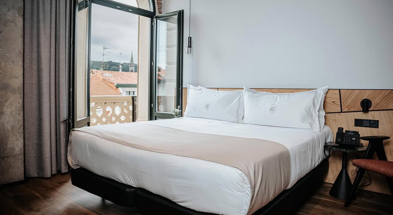 Reforma, rehabilitación y diseño de hotel en Mundaka, Bizkaia
