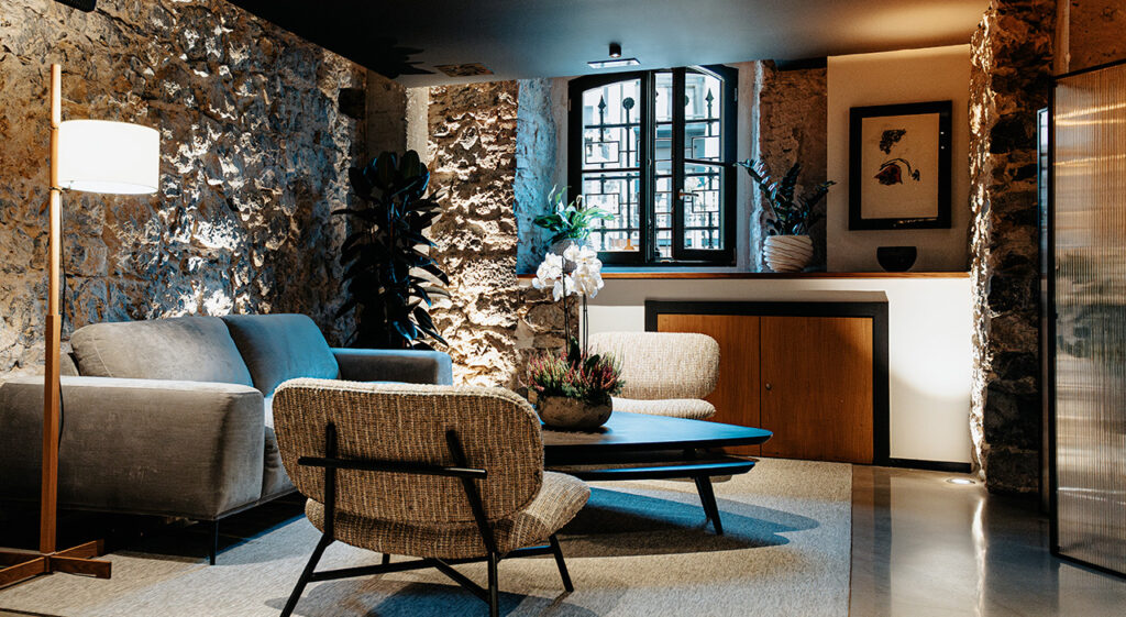 Reforma, rehabilitación y diseño de hotel en Mundaka, Bizkaia