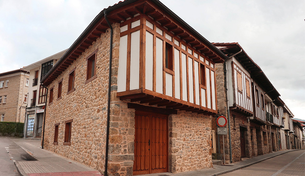 Reforma, rehabilitación y diseño de restaurante en Valle de Mena, Burgos