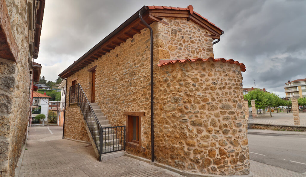 Reforma, rehabilitación y diseño de restaurante en Valle de Mena, Burgos
