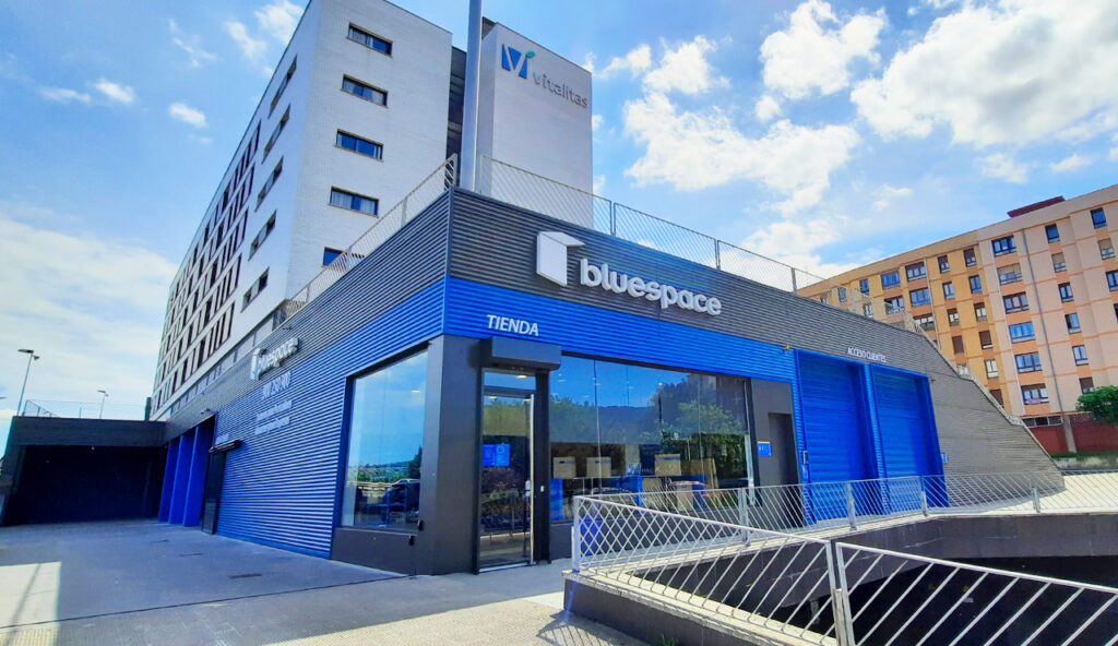 Transformación integral de un edificio para la colocación de un local de auto almacenaje en Barakaldo, Bizkaia