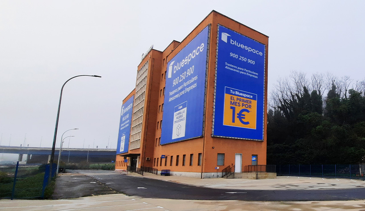 Reforma y rehabilitación de un edificio industrial destinado a almacenaje en Trapagarán, Bizkaia