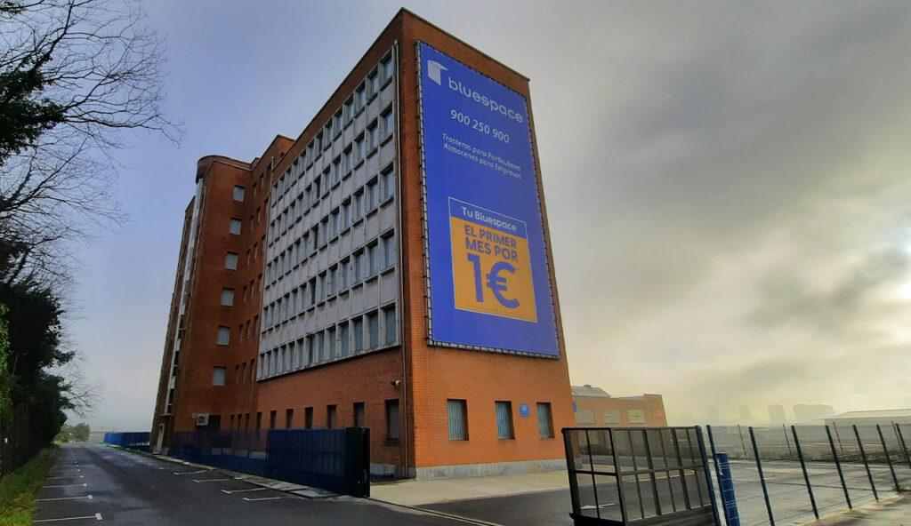 Reforma y rehabilitación de un edificio industrial destinado a almacenaje en Trapagarán, Bizkaia