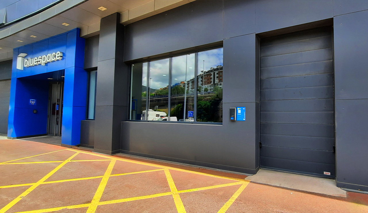 Reforma y rehabilitación de un edificio industrial destinado a almacenaje en Bolueta, Bizkaia