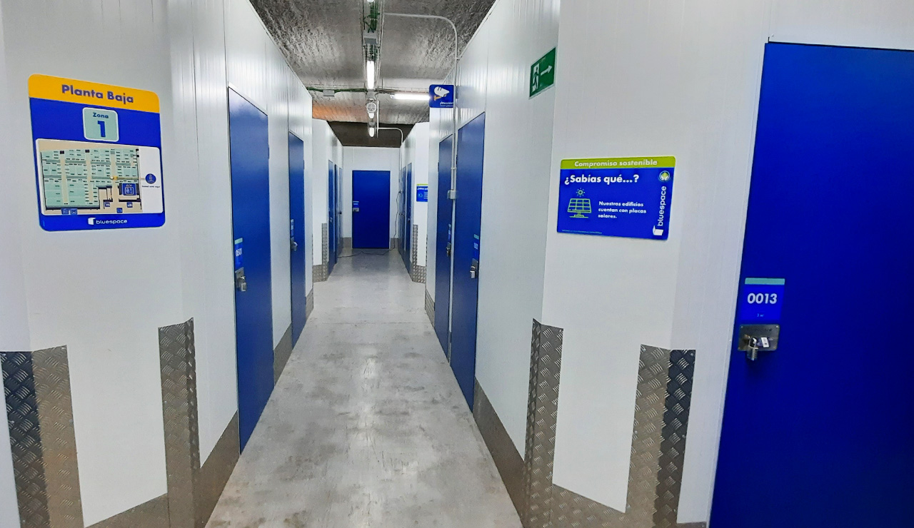 Transformación integral de un edificio para la colocación de un local de auto almacenaje en Bolueta centro, Bizkaia