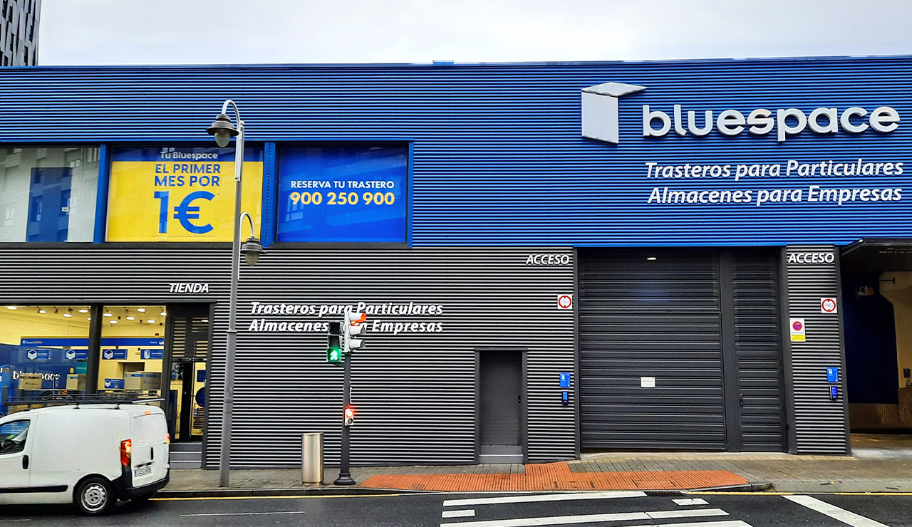 Transformación integral de un edificio para la colocación de un local de auto almacenaje en Bolueta centro, Bizkaia