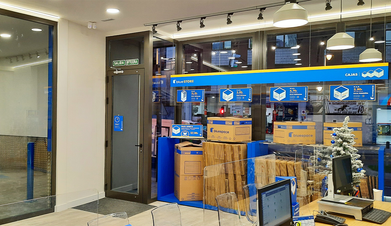 Transformación integral de un edificio para la colocación de un local de auto almacenaje en Bolueta centro, Bizkaia