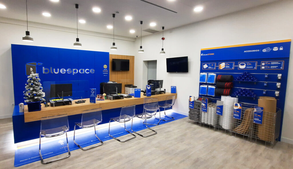 Transformación integral de un edificio para la colocación de un local de auto almacenaje en Bolueta centro, Bizkaia