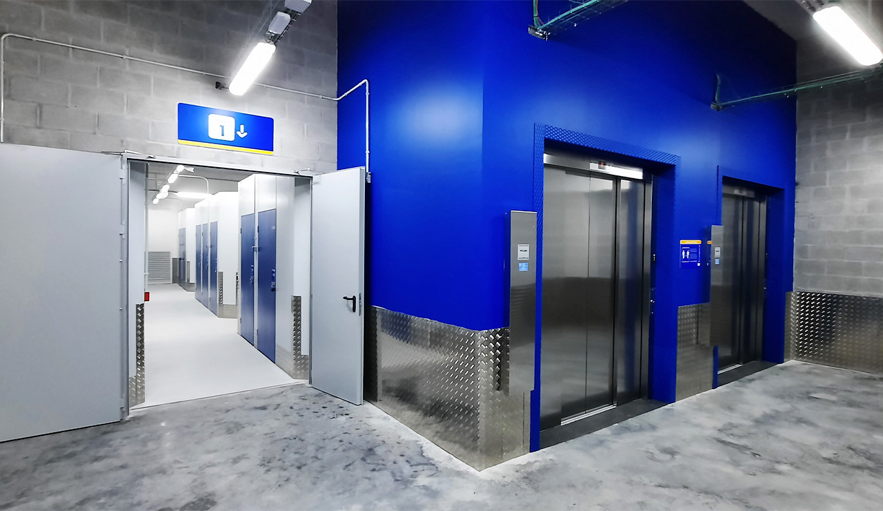 Transformación integral de un edificio para la colocación de un local de auto almacenaje en Bolueta centro, Bizkaia