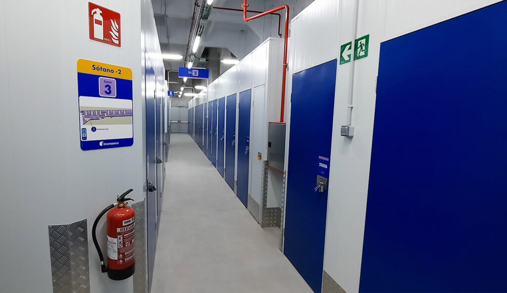 Transformación integral de un edificio para la colocación de un local de auto almacenaje en Bolueta centro, Bizkaia