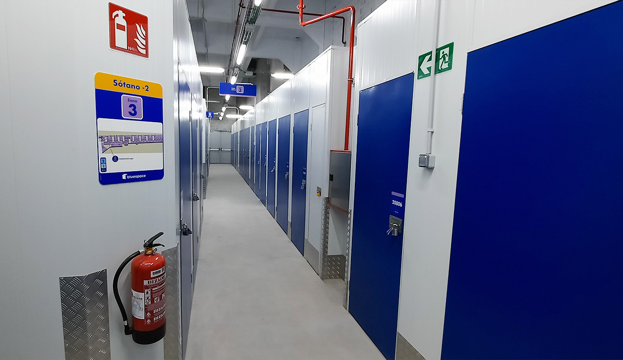 Transformación integral de un edificio para la colocación de un local de auto almacenaje en Bolueta centro, Bizkaia