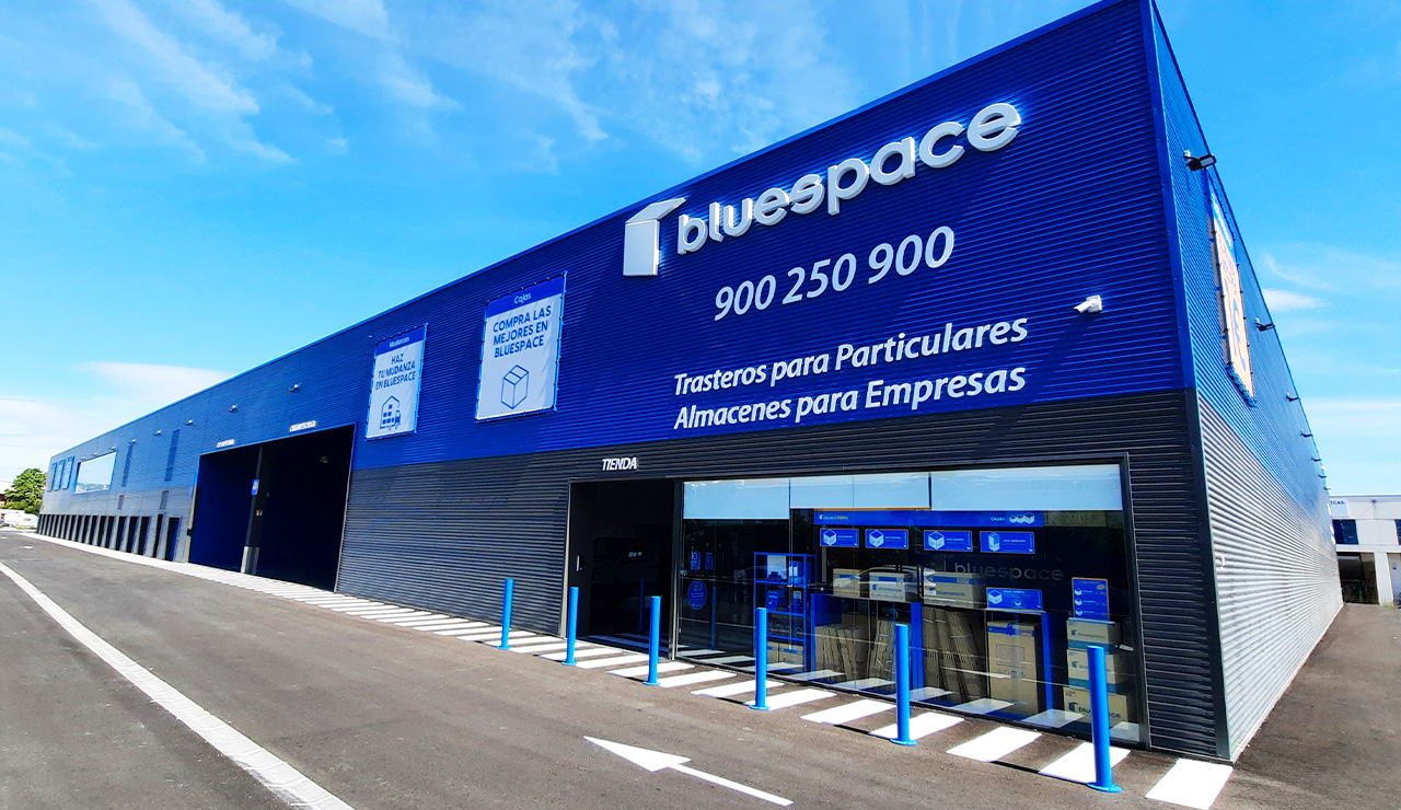 Reforma y rehabilitación de un edificio industrial destinado a almacenaje en Vitoria