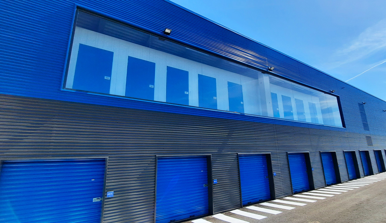 Reforma y rehabilitación de un edificio industrial destinado a almacenaje en Vitoria