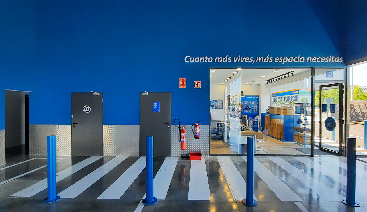 Reforma y rehabilitación de un edificio industrial destinado a almacenaje en Vitoria